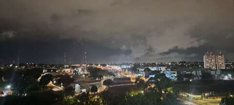 Na Capital, temperatura oscila 9&deg;C ap&oacute;s chuvas atingirem diversos bairros
