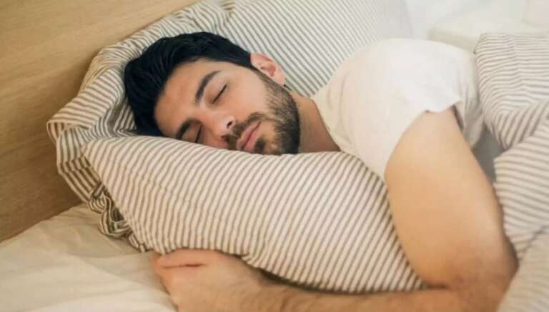 Mais que dieta milagrosa, detox pós-Carnaval começa pelo sono 