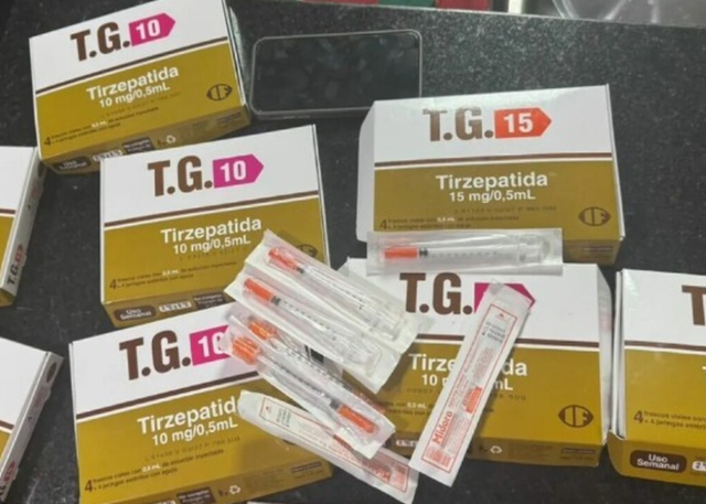 Caminhoneiro tenta fugir, mas &eacute; preso com 135 frascos de emagrecedores