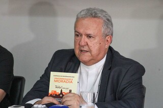 Comida &eacute; 1&deg; passo para garantir dignidade a quem vive na rua, diz Dom Dimas