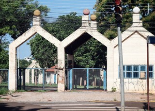 Ap&oacute;s anos de descaso, bairro mais antigo de cidade vira "museu abandonado"