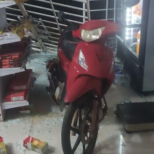 &ldquo;Era mais f&aacute;cil ter assaltado&rdquo;, diz dono ap&oacute;s bandidos destru&iacute;rem farm&aacute;cia 