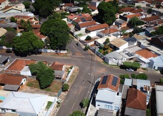 Ap&oacute;s anos de descaso, bairro mais antigo de cidade vira "museu abandonado"