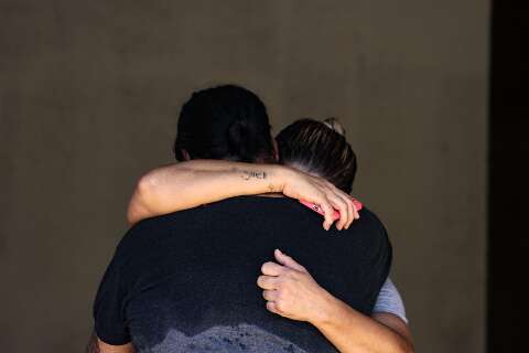 "Tiraram um peda&ccedil;o de mim": diz m&atilde;e de jovem morto h&aacute; 50 dias na Moreninha