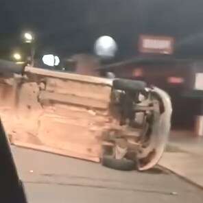 Motorista b&ecirc;bado e sem CNH tomba carro e atropela mulher na Bom Pastor