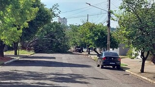 Buraco tumultua tr&acirc;nsito na Bahia e sem&aacute;foros amanhecem desligados em avenida