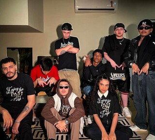 Amigos transformam paixão por moda alternativa em marca de streetwear Amigos transformam paixão por moda alternativa em marca de streetwear