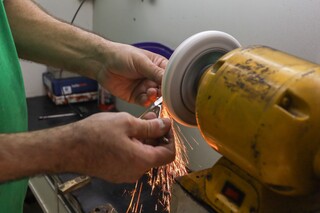 Disney n&atilde;o tem parque, mas tem "fila" para afiar alicate na Cal&oacute;geras