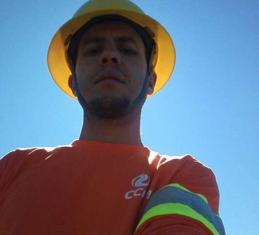 Poste tomba e mata funcion&aacute;rio de concession&aacute;ria da BR-163