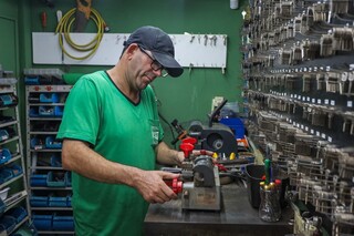 Disney n&atilde;o tem parque, mas tem "fila" para afiar alicate na Cal&oacute;geras