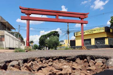Ap&oacute;s anos de descaso, bairro mais antigo de cidade vira "museu abandonado"