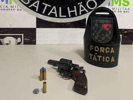 Idoso em surto atira contra crian&ccedil;as em conjunto de quitinetes