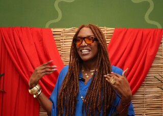 Majur prova terer&eacute;, sob&aacute; e assume trio el&eacute;trico pela 1&ordf; vez na carreira