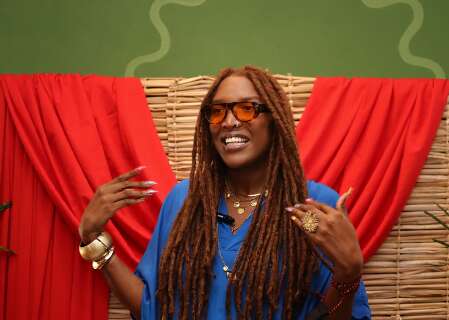 Majur prova terer&eacute;, sob&aacute; e assume trio el&eacute;trico pela 1&ordf; vez na carreira