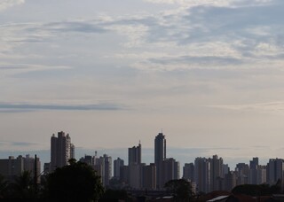 S&aacute;bado come&ccedil;a nublado e pode terminar com chuva forte em MS