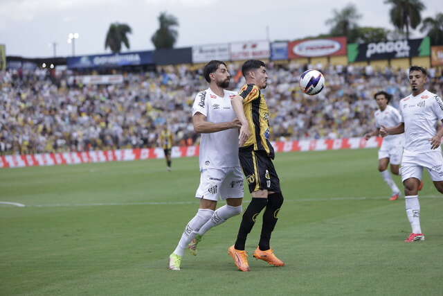 Novorizontino marca no &uacute;ltimo lance, vence Santos e avan&ccedil;a &agrave; semifinal