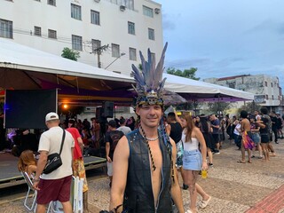 Bloco de eletr&ocirc;nica colocou a galera para fritar no meio da rua