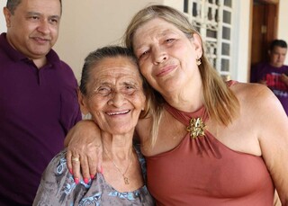 Merendeira reencontrou alunos da escola depois de 48 anos longe