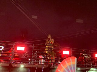 S&oacute; tem gay no Carnaval? Na estreia de trio, Majur rebate pol&ecirc;mica