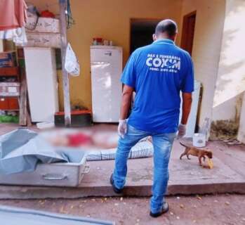 Idosa morre ap&oacute;s ser esfaqueada enquanto dormia