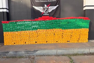 Motorista abandona carro com 558 kg de drogas ap&oacute;s persegui&ccedil;&atilde;o na BR-163