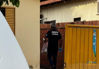 Mulher morre esfaqueada enquanto dormia