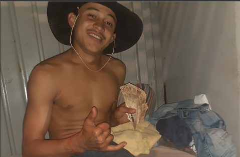 &ldquo;Ele falou que ia beber nosso sangue&rdquo;, dizem presos por matar rapaz esfaqueado