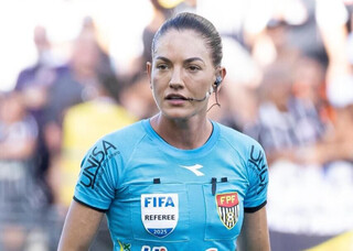 &Aacute;rbitra de MS sofre ataques machistas ao n&atilde;o marcar p&ecirc;nalti em jogo do Paulist&atilde;o