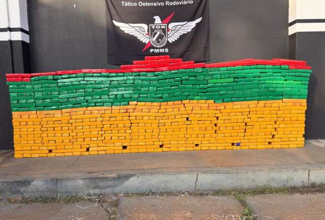 Motorista abandona carro com 558 kg de drogas ap&oacute;s persegui&ccedil;&atilde;o na BR-163