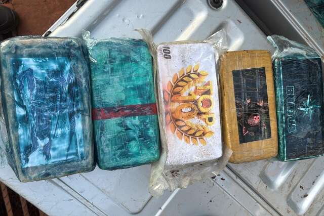 &Ocirc;nibus com 744 quilos de coca&iacute;na era &ldquo;vigiado&rdquo; com c&acirc;mera e antena Starlink