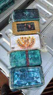 &Ocirc;nibus com 744 quilos de coca&iacute;na era &ldquo;vigiado&rdquo; com c&acirc;mera e antena Starlink