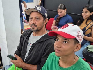 Adolescentes lotam Funsat em busca do 1&ordm; emprego em feir&atilde;o com mais de 100 vagas