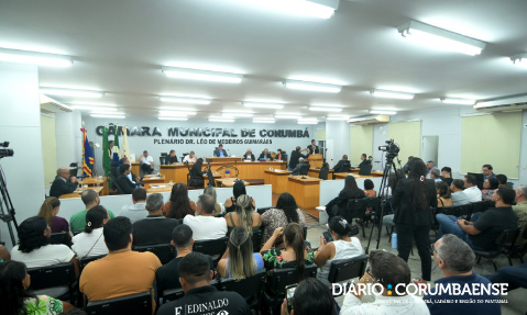 Vereador que quebrou isopor de ambulante fica sem sal&aacute;rio por 45 dias