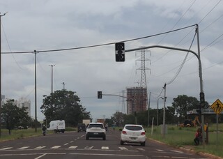 Motoristas precisam ter atenção com semáforos desligados na Av. João Arinos Motoristas precisam ter atenção com semáforos desligados na Av. João Arinos