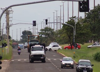Motoristas precisam ter atenção com semáforos desligados na Av. João Arinos Motoristas precisam ter atenção com semáforos desligados na Av. João Arinos