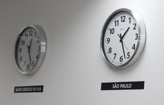 Árbitra atacada por jogador ganha apoio de deputados Árbitra atacada por jogador ganha apoio de deputados