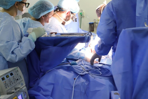 Opera&ccedil;&atilde;o a&eacute;rea viabiliza transplante de &oacute;rg&atilde;o para adolescente em MS