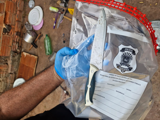 Mãe pode ter sido atingida ao tentar apartar briga entre marido e filho em Coxim Mãe pode ter sido atingida ao tentar apartar briga entre marido e filho em Coxim