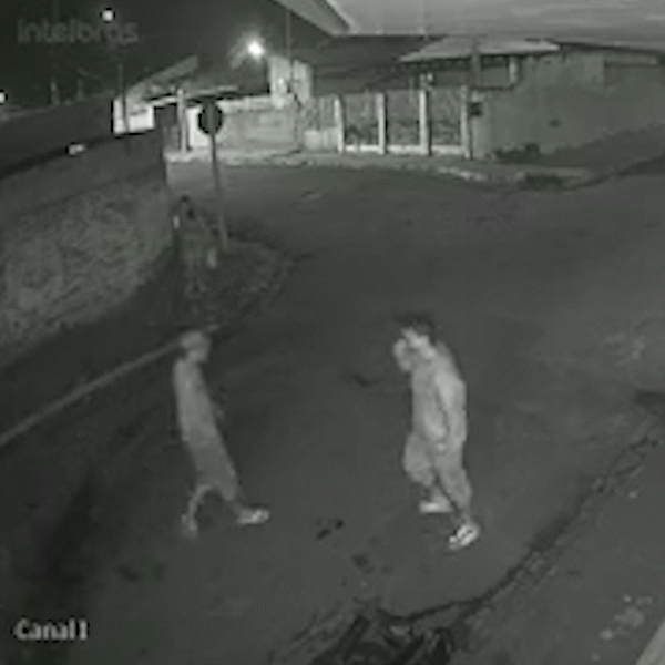 Acusado de esfaquear dois homens em conveni&ecirc;ncia alega leg&iacute;tima defesa