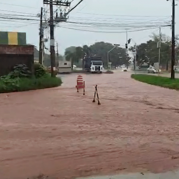 Chuva volta a Campo Grande e provoca alagamentos em avenidas