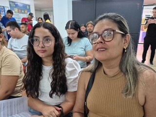 Adolescentes lotam Funsat em busca do 1&ordm; emprego em feir&atilde;o com mais de 100 vagas