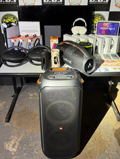 Tr&ecirc;s s&atilde;o presos por furto de R$ 30 mil em produtos eletr&ocirc;nicos