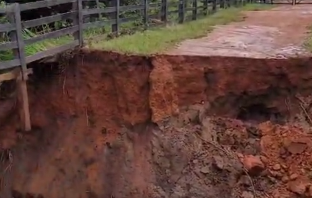 Chuva de 150 mm em 3 horas danifica ponte e derruba outra na zona rural 