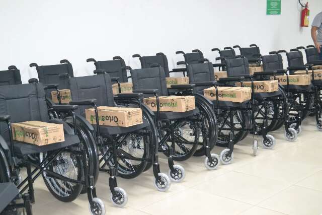 Sesau regulamenta entrega de cadeiras de rodas, muletas e pr&oacute;teses