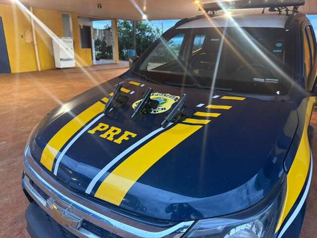 Mulher ligada ao Comando Vermelho &eacute; presa com pistolas amarradas ao corpo