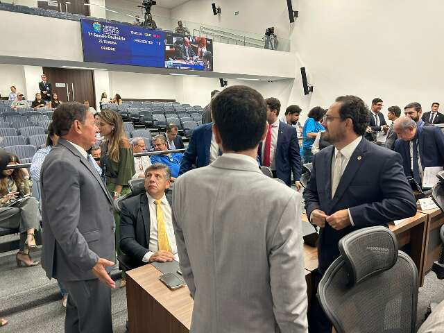 Bloc&atilde;o de 12 deputados garante 3 vagas na CCJR da Assembleia