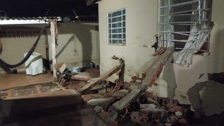 Rastro de lama e preju&iacute;zos marcam retomada p&oacute;s-enchente