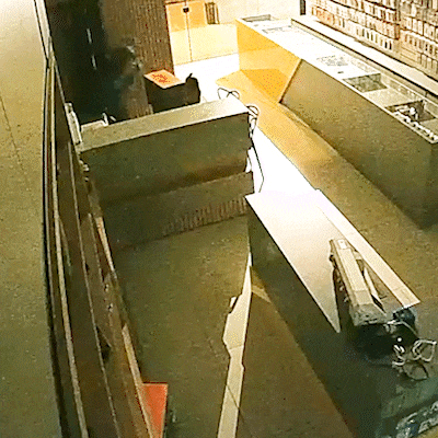 Tr&ecirc;s s&atilde;o presos por furto de R$ 30 mil em produtos eletr&ocirc;nicos