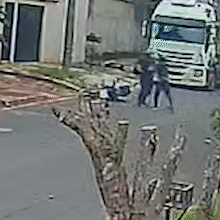 Motoboy leva mata-le&atilde;o em discuss&atilde;o com passageiro: "sem motivo"