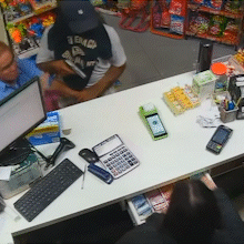 Dupla &eacute; presa ap&oacute;s roubo em posto de combust&iacute;veis em Navira&iacute;